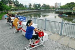 Lắp 60 xe đạp lọc nước dọc kênh Nhiêu Lộc